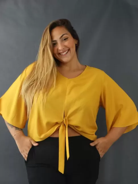 Blusa Feminina Decote "V" Meia Manga Flare Plus Size em Viscose Mostarda [2207010]