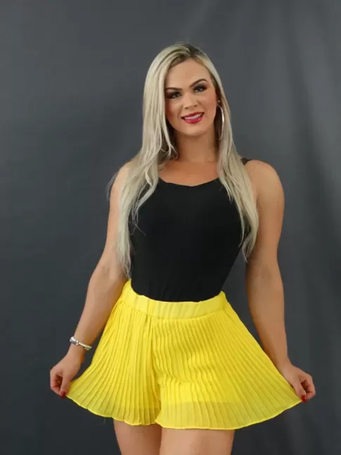 Short Feminino Cós com Elastico Plissado em Crepe Amarelo [ 2303003]