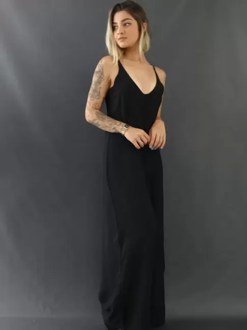 Macacão Pantalona com Alça Decote V em Viscose Preto [2001007]
