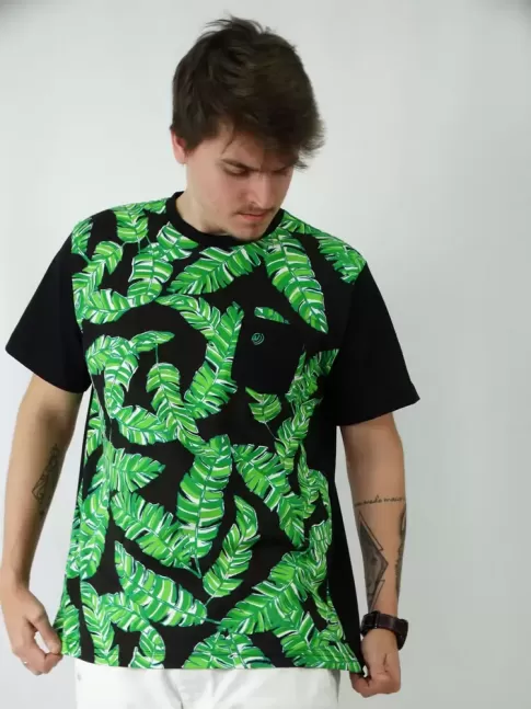 Camisa Masculina em Malha de Algodao Preto Folhagem
