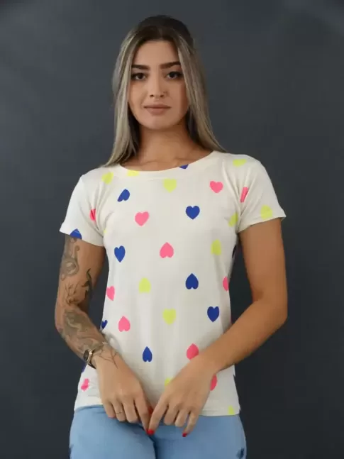 Blusa T-shirt Estampada em Viscolycra Bege Corações Colors [2103118]