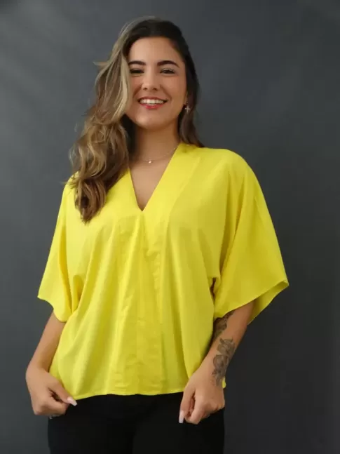 Blusa Feminina Decote V Manga Morcego em Viscose Amarelo [21120165]