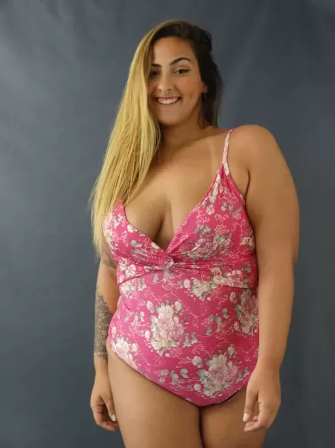 Body em Suplex com Bojo Decote V Torcido Plus Size Rosa Pink Flores [1911312]