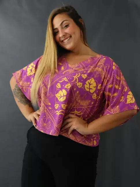 Blusa Feminina Decote V Manga Flare em Viscose Plus Size Lilas Folhas Poa [2205079]