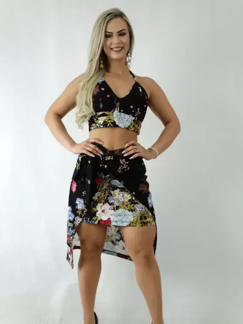 Conjunto em Viscose Saia Mid Transpassada e Cropped com Bojo Preto Flores [1904074]