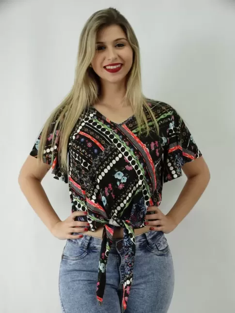Blusa em Viscolycra Decote V Amarração Preto Etnico Flores [1810158]