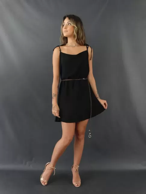 Vestido com Alca e Lacinho Barra com Babado Reto em Viscose Preto [2110024]