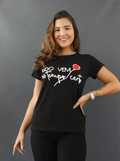 Blusa Feminina T-shirt Estampada em Viscolycra Preto Tudo Vem no Tempo Certo[2109197]