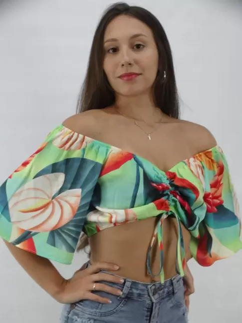 Blusa Feminina Cropped  Decote com Regulador para Franzir Manga Flare em Viscolinho Verde Folhas Colors [2303039]