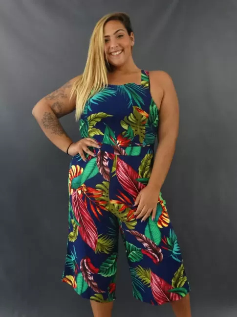 Macacão Pantacourt de Alça Decote Quadrado em Viscose Plus Size Azul Marinho Folhas Colors [2104013]