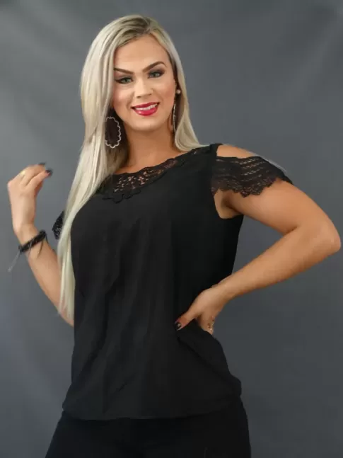 Blusa Ombro Vazado com bordado no Decote e na Manga Preto [2103049]