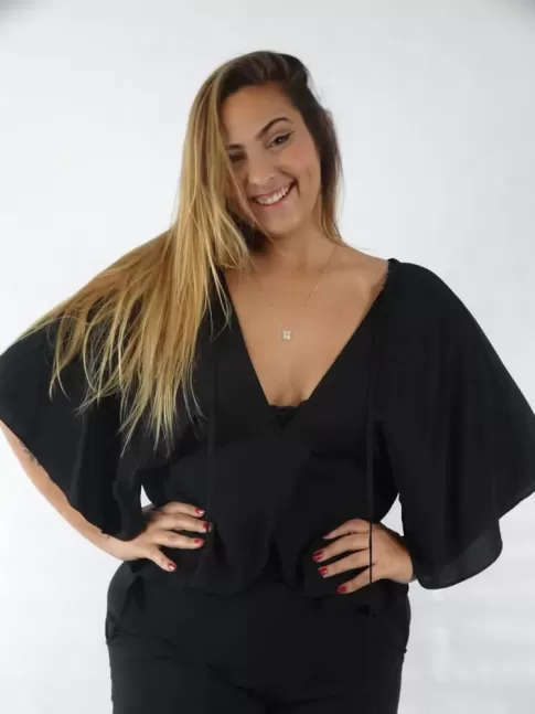 Blusa Feminina Decote V Frente e Costas Manga Morcego em Viscose Plus Size Preto [2209058]