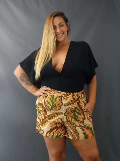 Short Feminino com Elastico e Bolsos nas Laterais Plus Size em Viscose Bege Folhas [2205065]