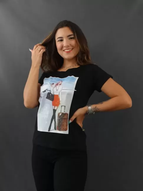 Blusa T-shirt Estampada em Viscolycra Preto Mulher Viajante [2103152]