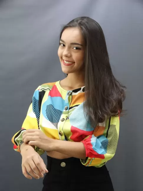 Blusa Feminina Cropped com Botoes Manga 3/4 com Elastico em Viscolinho Geometrico Colors [2204019]