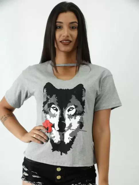 T-shirt em Viscolycra com Recorte Estampa Lobo com Rosa