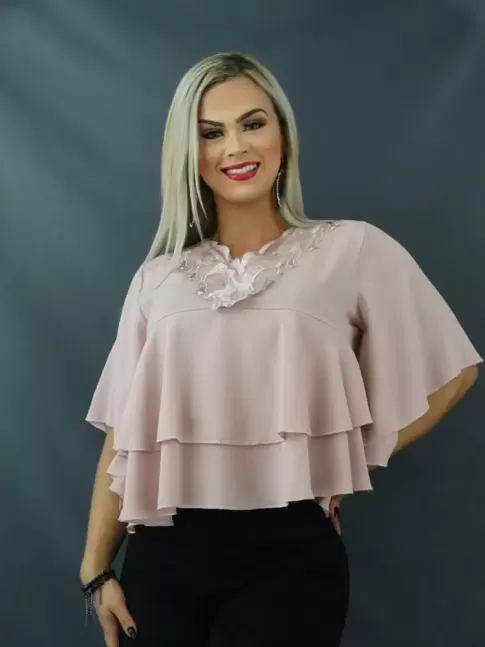 Blusa Manga Flare com Babado e Bordado no Decote em Crepe Rose [2103030&91;