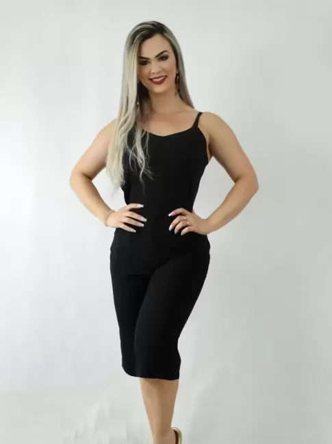 Macacão Pantacourt em Viscose Decote V Preto [1909212]