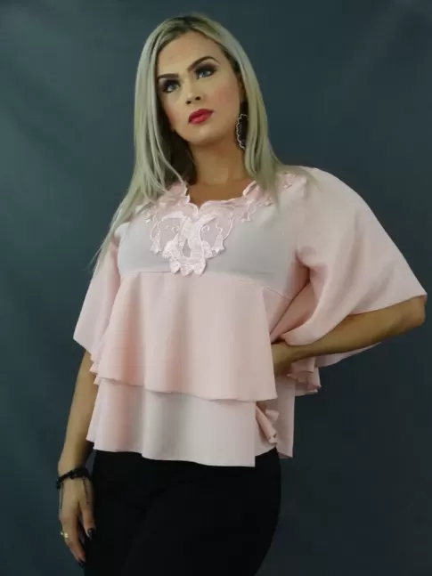 Blusa Manga Flare com Babado e Bordado no Decote em Crepe Rosa [2103031&91;