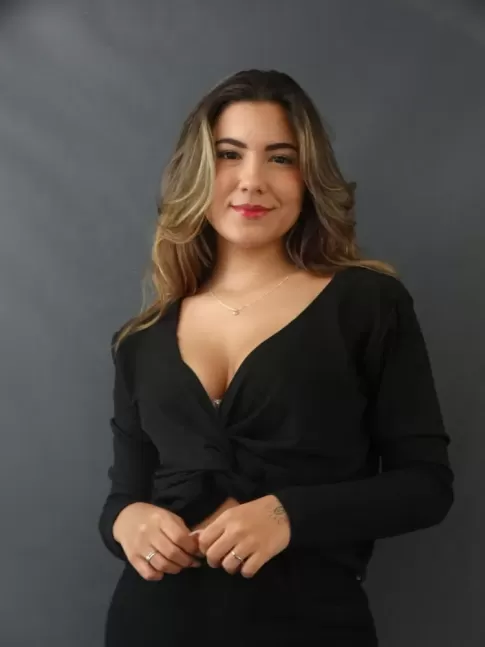 Blusa Feminina Cropped Decote V Torcido Manga Longa em Suplex Canelado Preto[2204002]