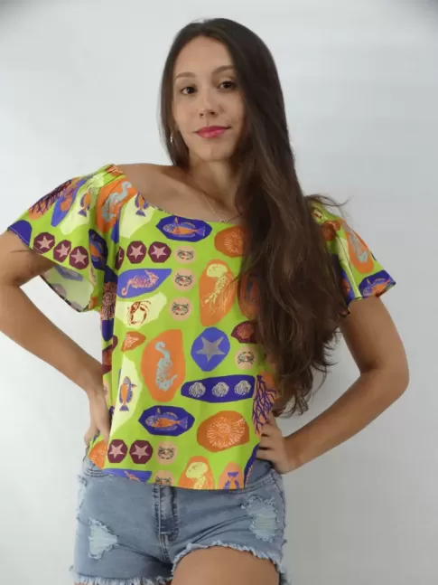 Blusa Feminina Ciganinha Estilo Bata em Viscose  Verde Estampa Fundo do Mar [2303009]