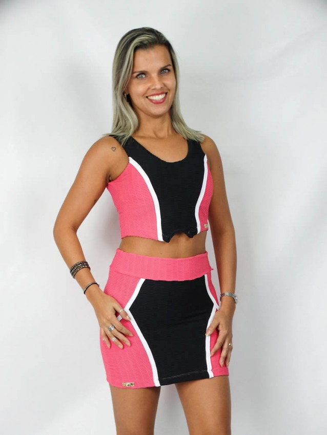 cropped branco com saia preta