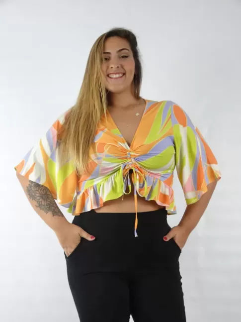 Blusa Cropped Manga Flare Decote V Frente com Tiras Bainha com Babado Pus Size em Viscose Branco Colors [2209027]