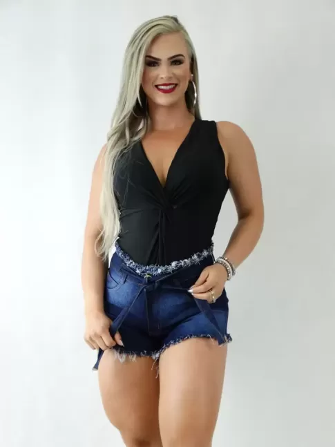 Short Jeans Escuro Detalhe com Lavagem com Stretch Cós e Bainha Desfiada com Cinto [1911356]