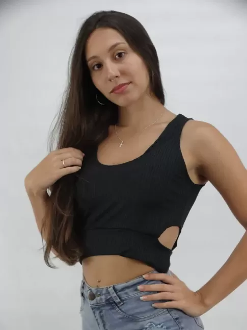 Blusa Feminina Cropped Decote U Detalhe Vazado nas Laterais em Suplex Canelado Preto [2303025]
