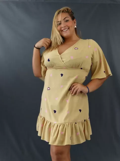Vestido Plus Size Decote Transpassado em Viscolinho Bege Corações [2011139]